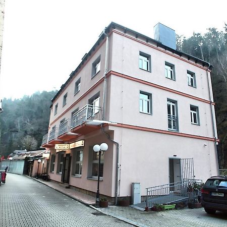 Hotel Kotva Хренско Экстерьер фото
