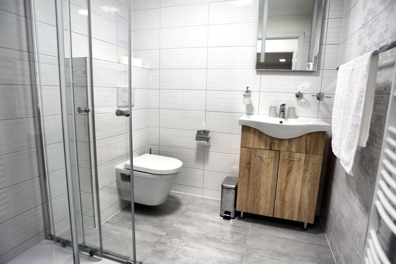 Hotel Kotva Хренско Экстерьер фото